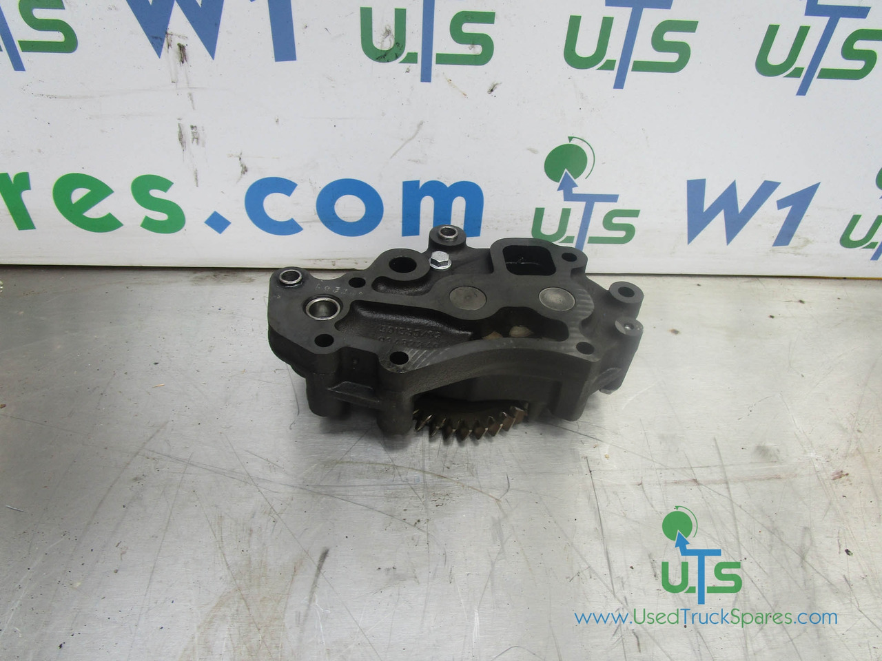 IVECO CURSOR OIL PUMP P/NO 501553/02 - Dzinējs un rezerves daļas - Kravas automašīna: foto 1 IVECO CURSOR OIL PUMP P/NO 501553/02 - Dzinējs un rezerves daļas - Kravas automašīna: foto 1