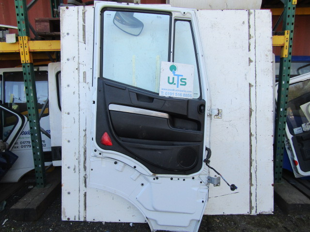 IVECO STRALIS NEARSIDE PASSENGER DOOR COMPLETE - Kabīne un interjers - Kravas automašīna: foto 2 IVECO STRALIS NEARSIDE PASSENGER DOOR COMPLETE - Kabīne un interjers - Kravas automašīna: foto 2
