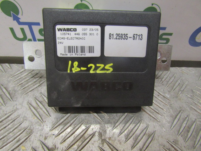 MAN M2000 18.225 ECAS ECU P/NO 81.25935.6713 - Elektroniskais vadības bloks (ECU) - Kravas automašīna: foto 1 MAN M2000 18.225 ECAS ECU P/NO 81.25935.6713 - Elektroniskais vadības bloks (ECU) - Kravas automašīna: foto 1