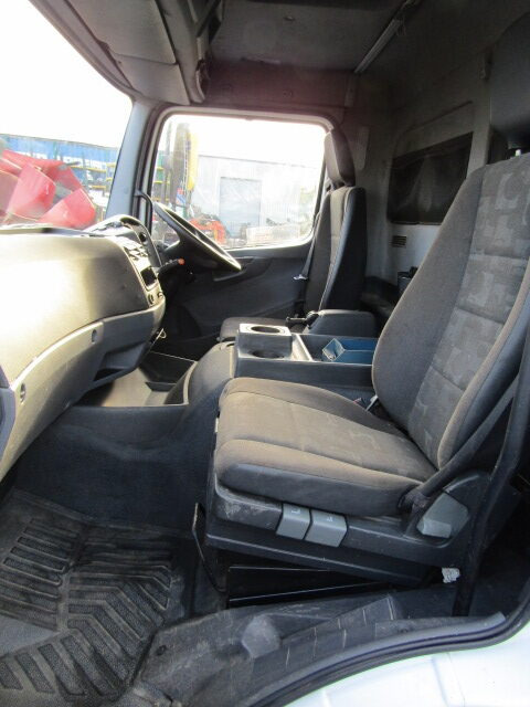MERCEDES ATEGO 13TON CAB EX 2011 - Kabīne - Kravas automašīna: foto 4 MERCEDES ATEGO 13TON CAB EX 2011 - Kabīne - Kravas automašīna: foto 4