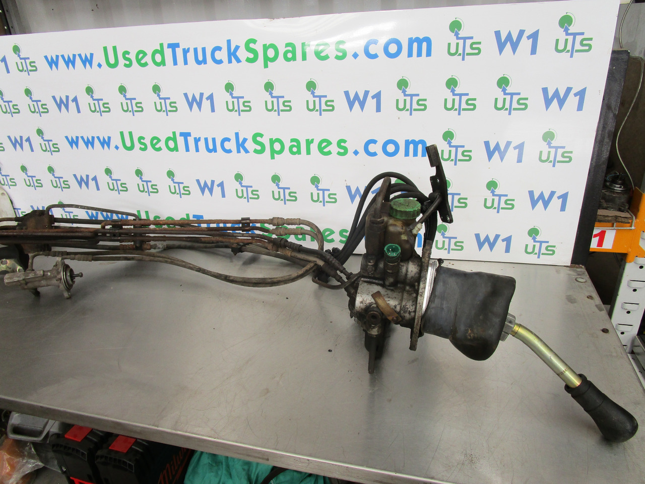 MERCEDES AXOR HYDRAULIC GEARCHANGE 9 SPEED - Kabīne un interjers - Kravas automašīna: foto 1 MERCEDES AXOR HYDRAULIC GEARCHANGE 9 SPEED - Kabīne un interjers - Kravas automašīna: foto 1