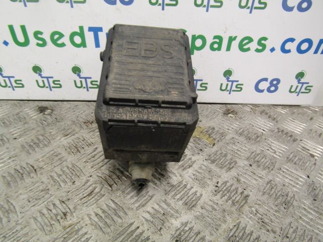 RENAULT MIDLUM DXI EBS BRAKE VALVE ‘KNORR-BREMSE’ P/NO - Bremžu daļas - Kravas automašīna: foto 1 RENAULT MIDLUM DXI EBS BRAKE VALVE ‘KNORR-BREMSE’ P/NO - Bremžu daļas - Kravas automašīna: foto 1