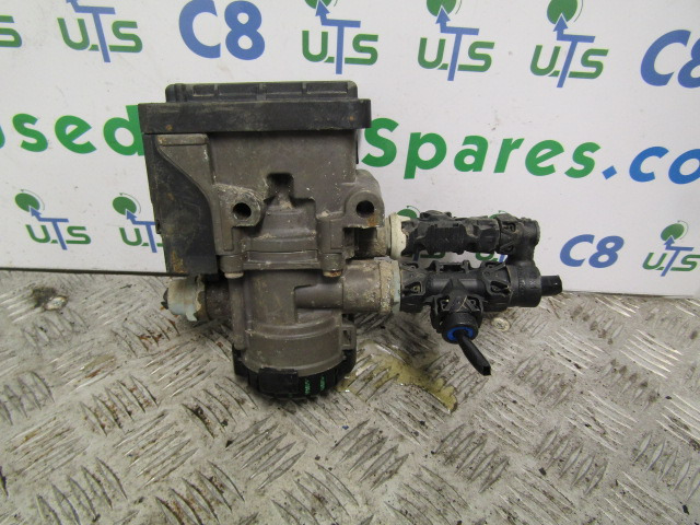 RENAULT MIDLUM DXI EBS BRAKE VALVE ‘KNORR-BREMSE’ P/NO - Bremžu daļas - Kravas automašīna: foto 2 RENAULT MIDLUM DXI EBS BRAKE VALVE ‘KNORR-BREMSE’ P/NO - Bremžu daļas - Kravas automašīna: foto 2
