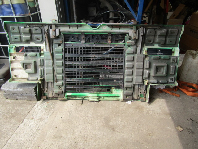 SCANIA P92/93 GRILL SUIT INTERCOOLER MODEL (VERY CLEAN FOR AGE) - Kabīne un interjers - Kravas automašīna: foto 2 SCANIA P92/93 GRILL SUIT INTERCOOLER MODEL (VERY CLEAN FOR AGE) - Kabīne un interjers - Kravas automašīna: foto 2
