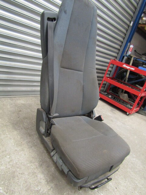 VOLVO FE DRIVER SEAT (AIR) SUITS 2007/13 - Kabīne un interjers - Kravas automašīna: foto 3 VOLVO FE DRIVER SEAT (AIR) SUITS 2007/13 - Kabīne un interjers - Kravas automašīna: foto 3