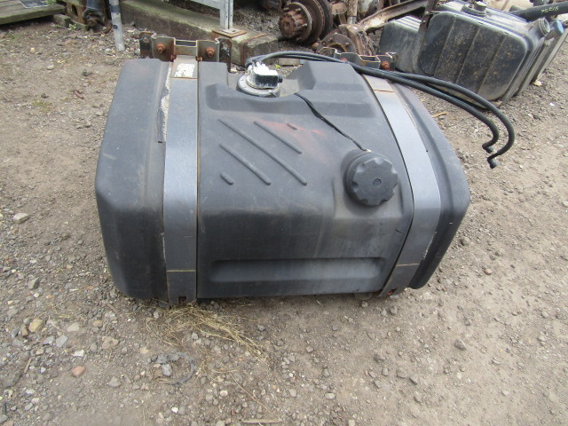 VOLVO FE FUEL TANK 300 LITRE P/NO 20823454 - Degvielas tvertne - Kravas automašīna: foto 4 VOLVO FE FUEL TANK 300 LITRE P/NO 20823454 - Degvielas tvertne - Kravas automašīna: foto 4