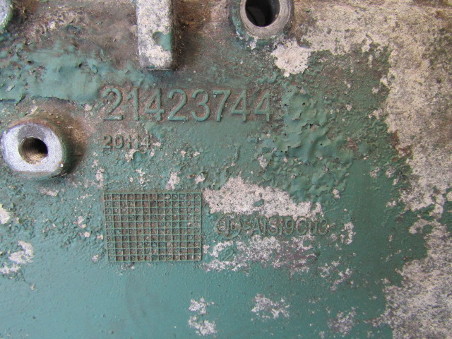 VOLVO FH13 OIL COOLER COVER P/NO 21423744 - Dzinējs un rezerves daļas - Kravas automašīna: foto 2 VOLVO FH13 OIL COOLER COVER P/NO 21423744 - Dzinējs un rezerves daļas - Kravas automašīna: foto 2
