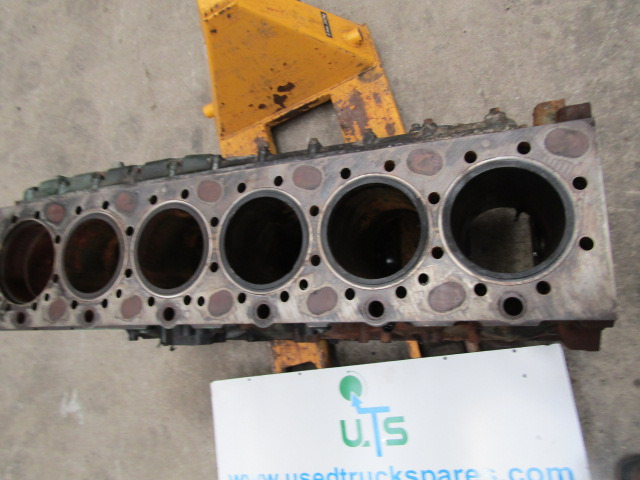 VOLVO FH13A ENGINE BLOCK ( NEEDS 1 LINER) - Dzinējs un rezerves daļas - Kravas automašīna: foto 5 VOLVO FH13A ENGINE BLOCK ( NEEDS 1 LINER) - Dzinējs un rezerves daļas - Kravas automašīna: foto 5