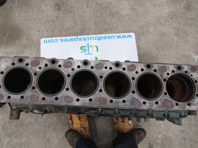 VOLVO FH13A ENGINE BLOCK ( NEEDS 1 LINER) - Dzinējs un rezerves daļas - Kravas automašīna: foto 4 VOLVO FH13A ENGINE BLOCK ( NEEDS 1 LINER) - Dzinējs un rezerves daļas - Kravas automašīna: foto 4