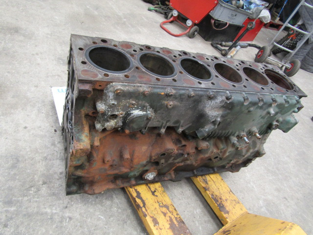VOLVO FH13A ENGINE BLOCK ( NEEDS 1 LINER) - Dzinējs un rezerves daļas - Kravas automašīna: foto 3 VOLVO FH13A ENGINE BLOCK ( NEEDS 1 LINER) - Dzinējs un rezerves daļas - Kravas automašīna: foto 3