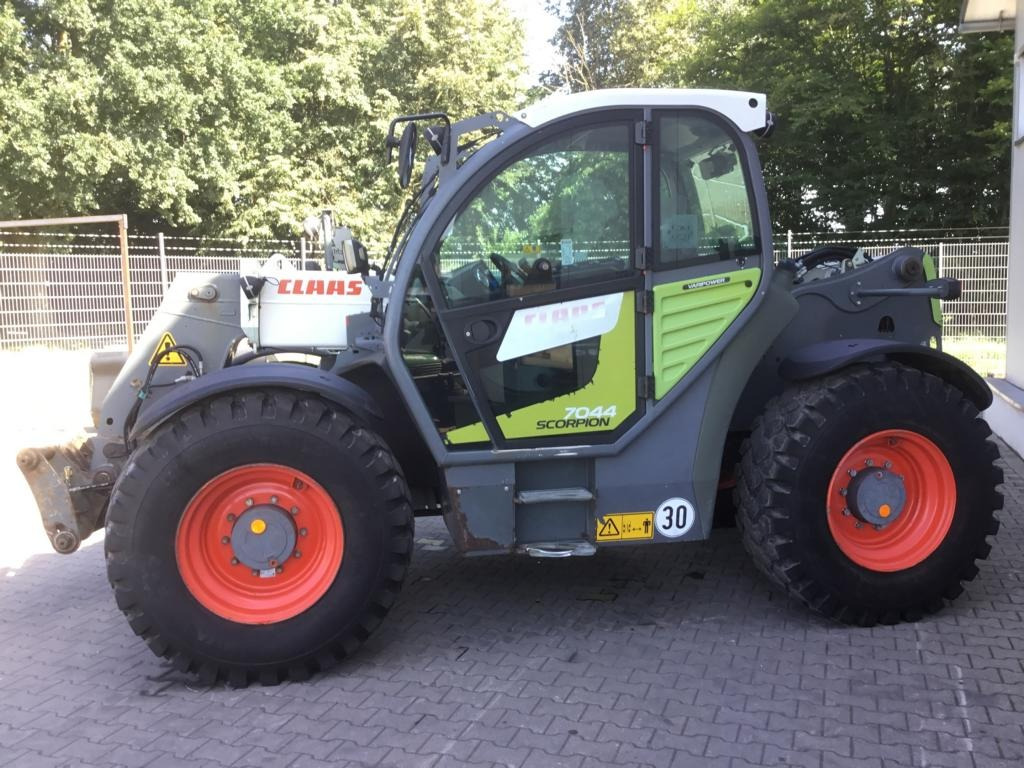 Iekrāvējs CLAAS SCORPION 7044 VARIPOWER: foto 28