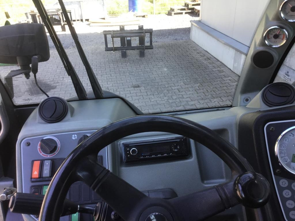 Iekrāvējs CLAAS SCORPION 7044 VARIPOWER: foto 16