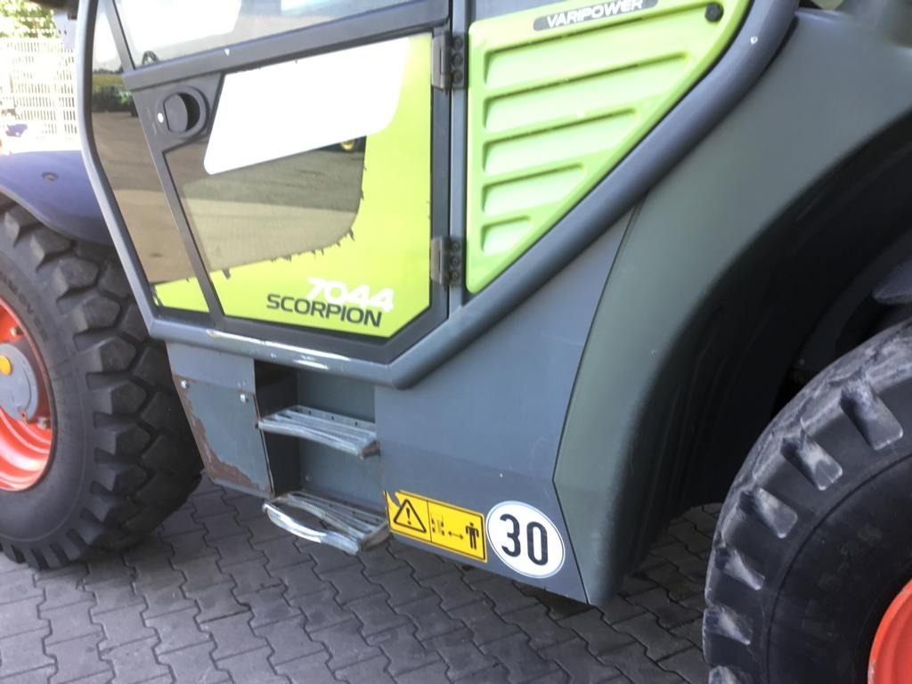 Iekrāvējs CLAAS SCORPION 7044 VARIPOWER: foto 12