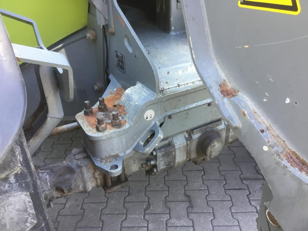 Iekrāvējs CLAAS SCORPION 7044 VARIPOWER: foto 8