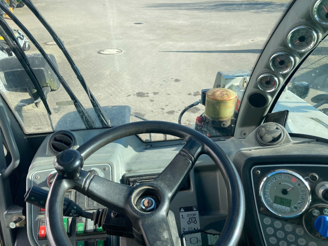 CLAAS SCORPION 7050 - Iekrāvējs: foto 2 CLAAS SCORPION 7050 - Iekrāvējs: foto 2