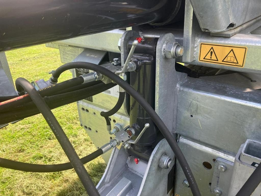 Jaunā Lauksaimniecības piekabe Fliegl GIGANT ASW 281 TAURUS FOX: foto 6