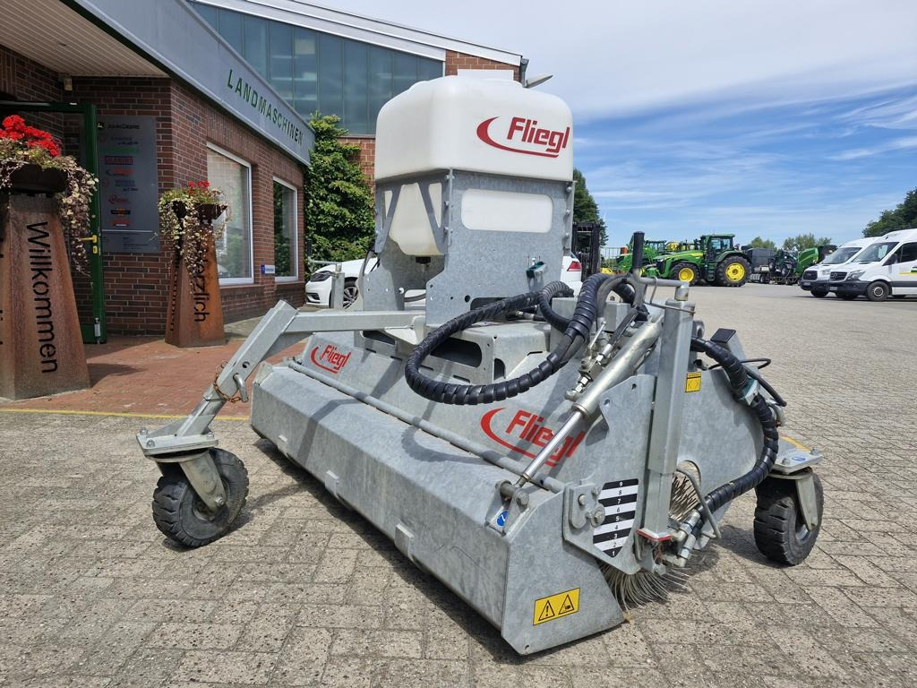 Fliegl KEH 1850 TYPE 600 - Pļāvējs: foto 1 Fliegl KEH 1850 TYPE 600 - Pļāvējs: foto 1