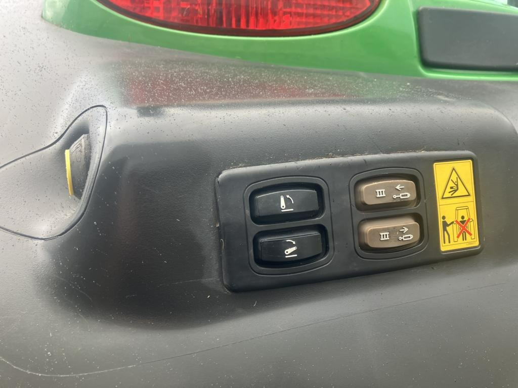 Traktors John Deere 6130R: foto 21