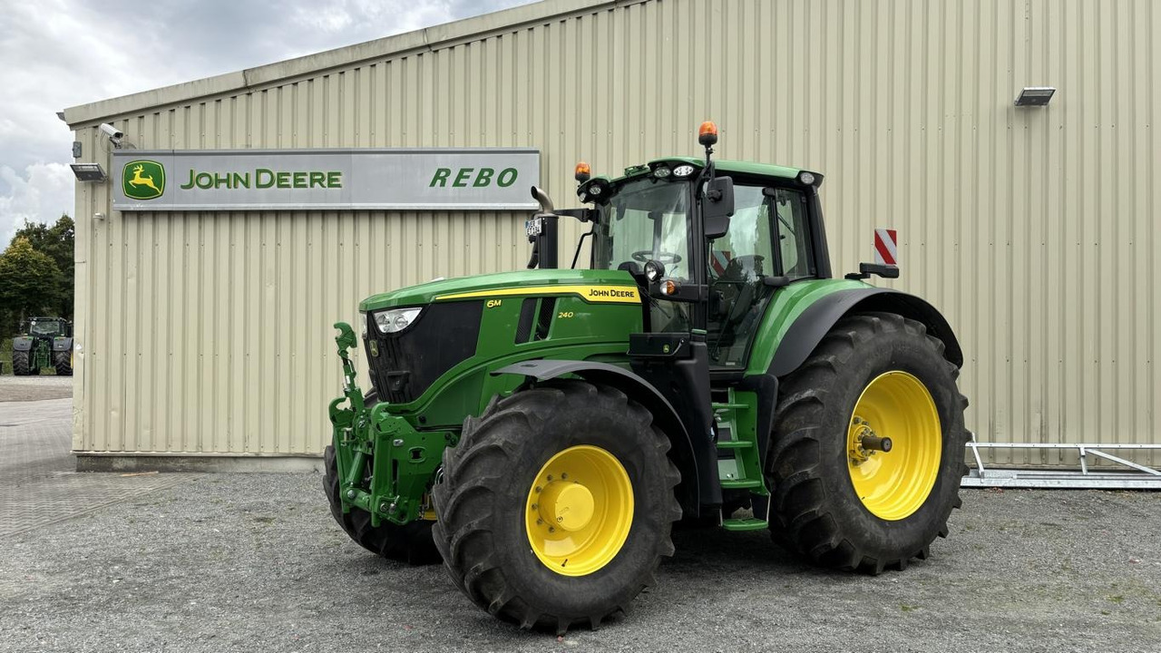 John Deere 6M240 - Traktors: foto 1 John Deere 6M240 - Traktors: foto 1