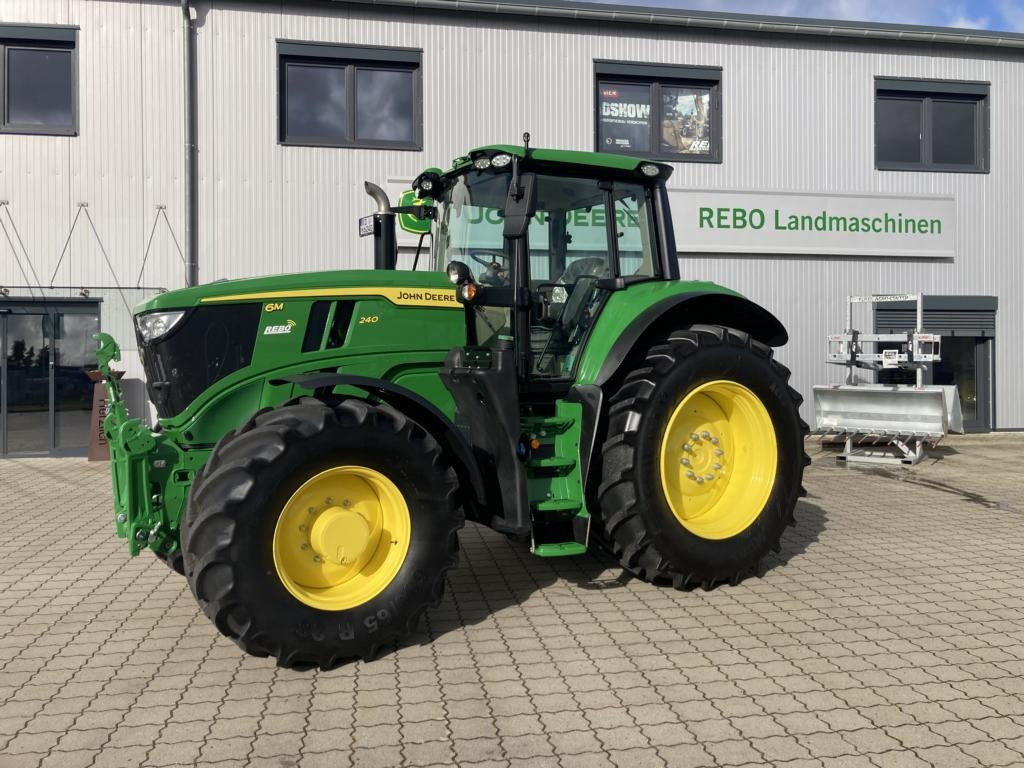John Deere 6M240 - Traktors: foto 1 John Deere 6M240 - Traktors: foto 1