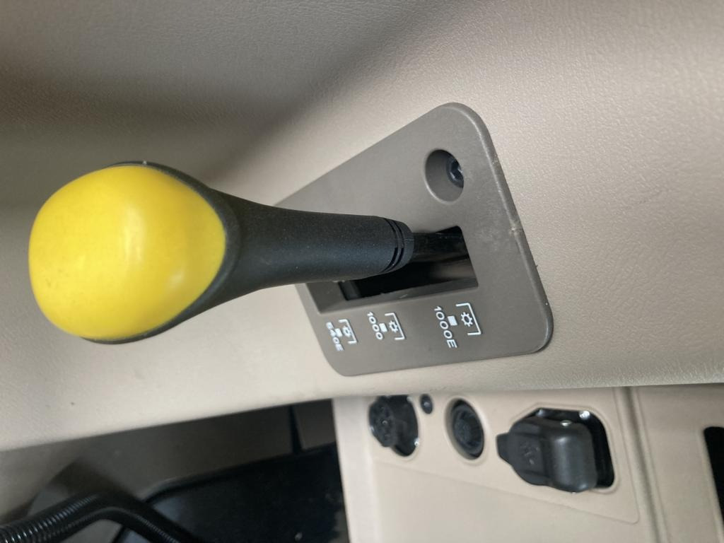 John Deere 6M240 - Traktors: foto 4 John Deere 6M240 - Traktors: foto 4