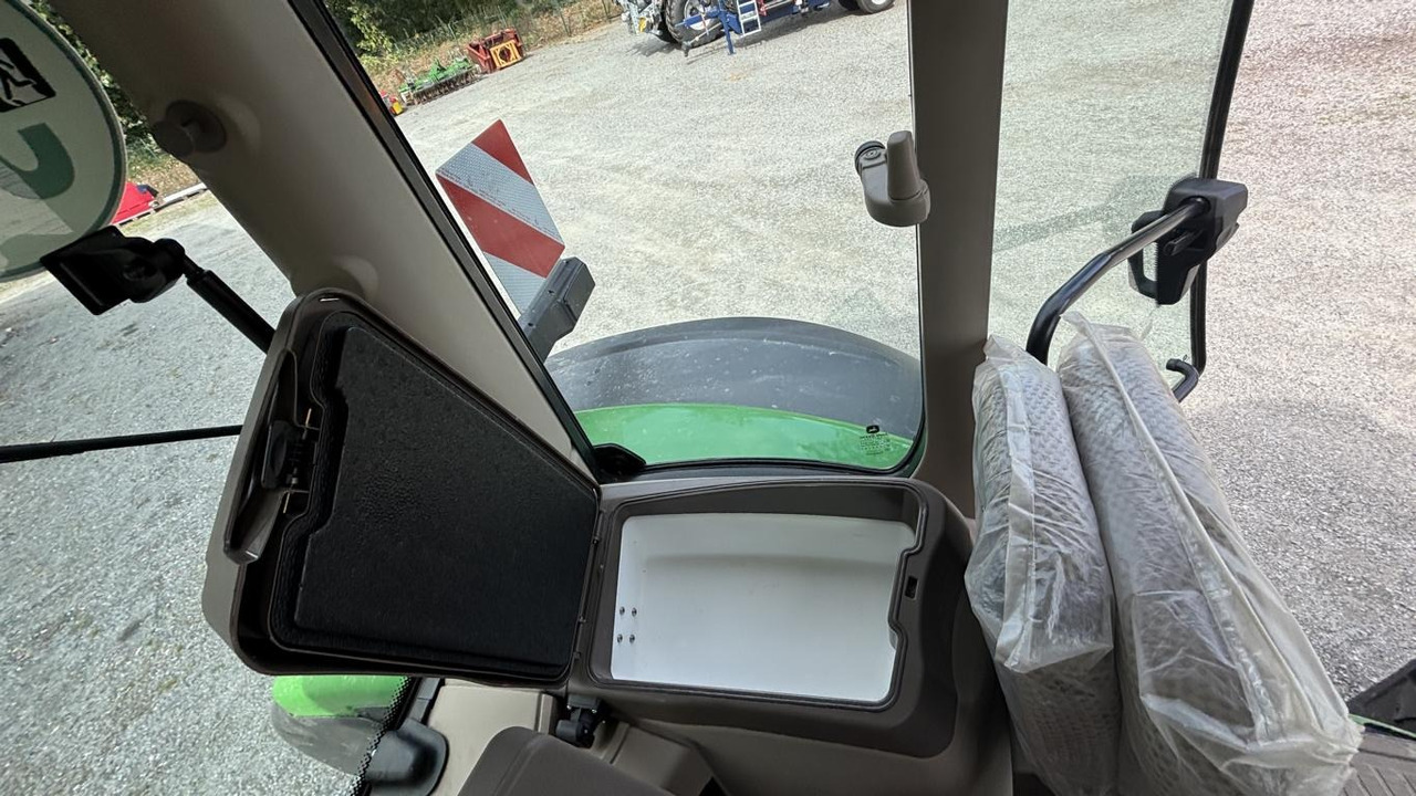 John Deere 6R215 - Traktors: foto 2 John Deere 6R215 - Traktors: foto 2