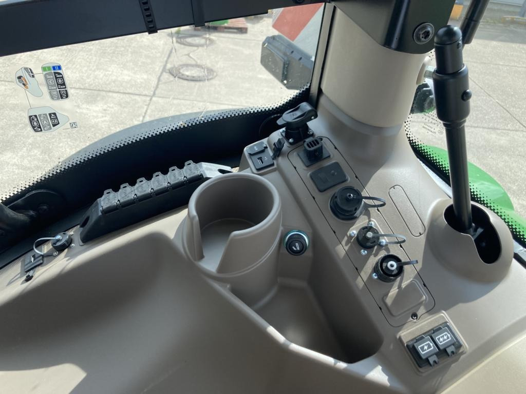 John Deere 6R250 - Traktors: foto 4 John Deere 6R250 - Traktors: foto 4