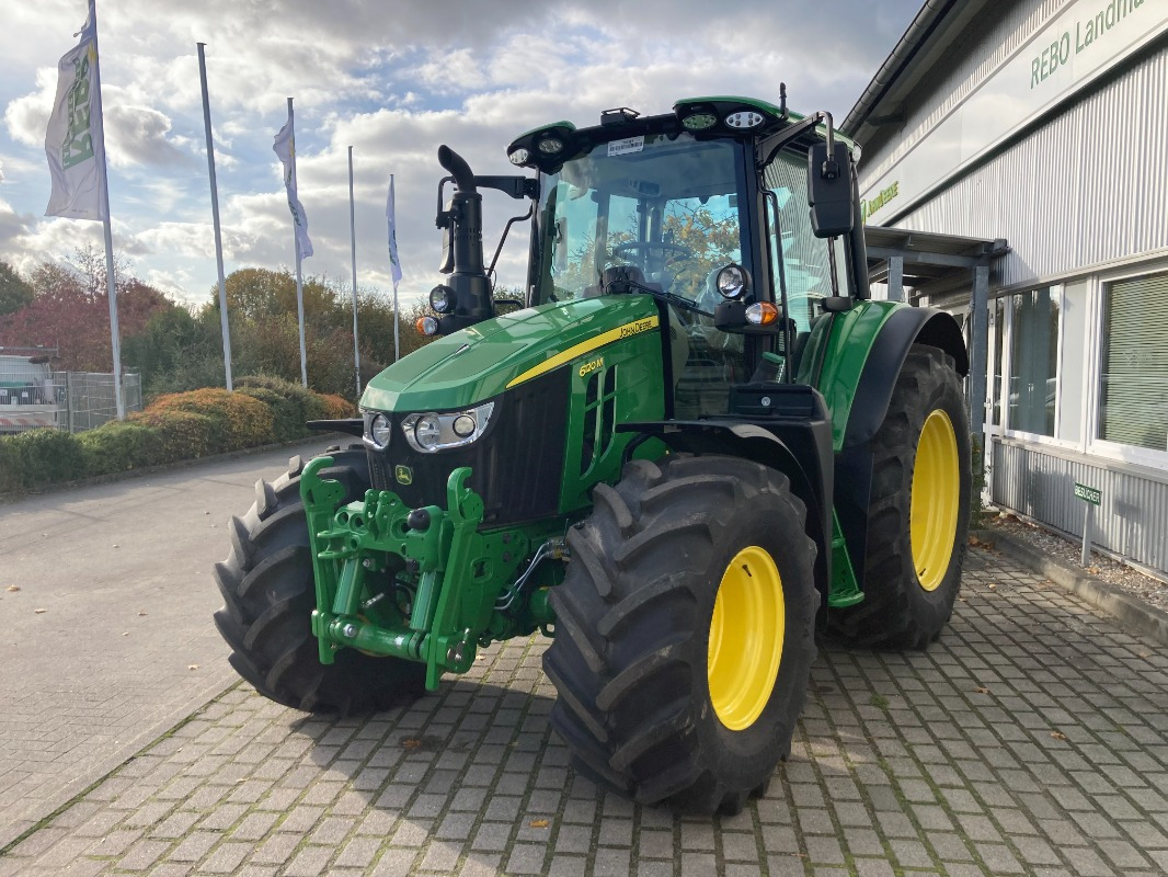 John Deere TRAKTOR 6120M MIT KABINE - Traktors: foto 1 John Deere TRAKTOR 6120M MIT KABINE - Traktors: foto 1