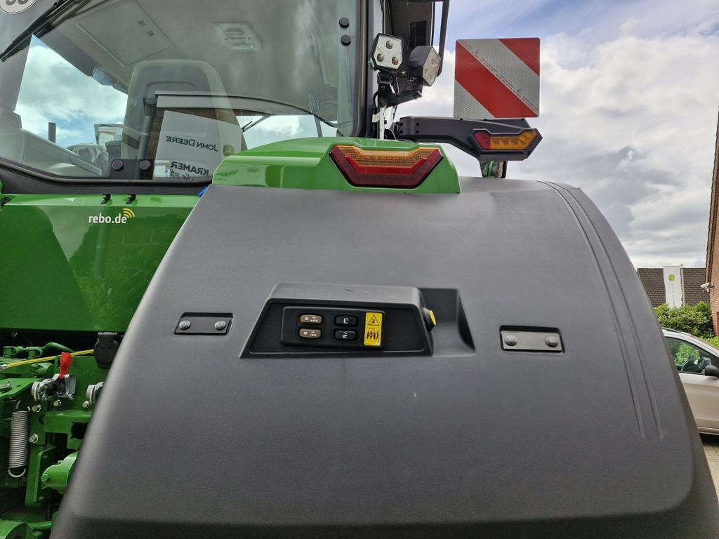 John Deere TRAKTOR 7R330 - Traktors: foto 3 John Deere TRAKTOR 7R330 - Traktors: foto 3