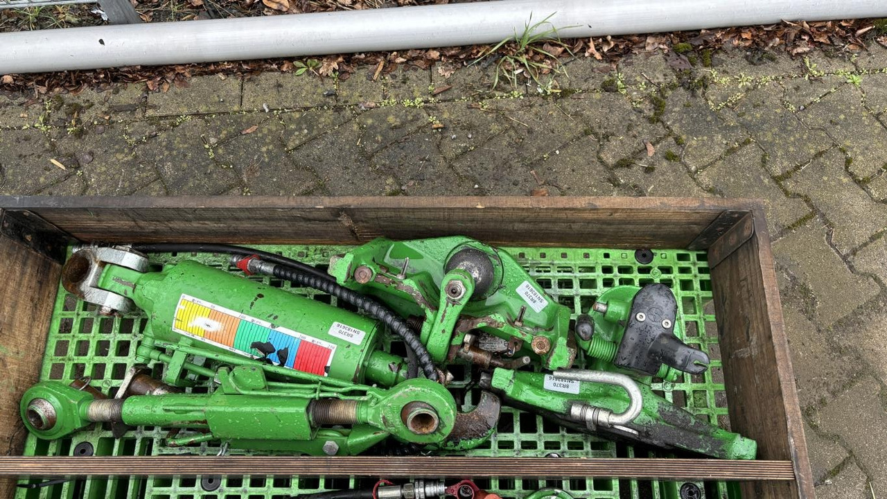 John Deere TRAKTOR 8R370 - Traktors: foto 2 John Deere TRAKTOR 8R370 - Traktors: foto 2