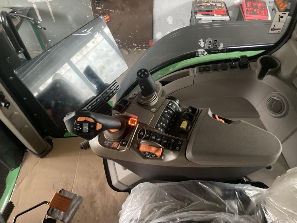 John Deere TRAKTOR 8R370 - Traktors: foto 5 John Deere TRAKTOR 8R370 - Traktors: foto 5