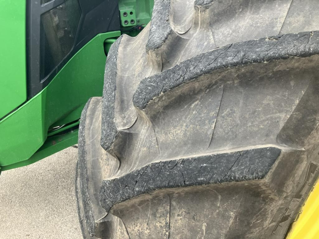 John Deere TRAKTOR 8R410 - Traktors: foto 2 John Deere TRAKTOR 8R410 - Traktors: foto 2