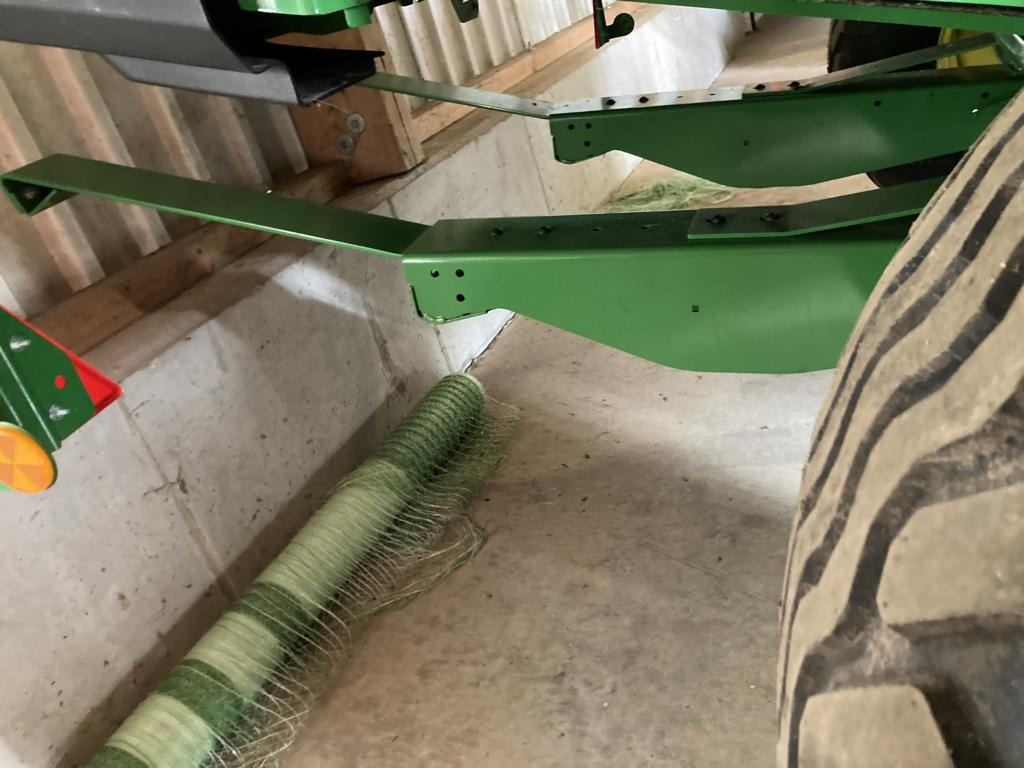 John Deere V461M - Ruļļu ietinējs: foto 2 John Deere V461M - Ruļļu ietinējs: foto 2