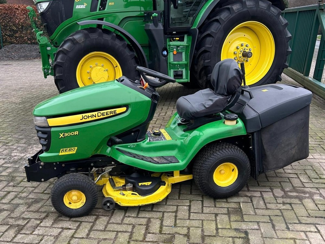 John Deere X305R RASENTRAKTOR (MY11) - Pļāvējs: foto 1 John Deere X305R RASENTRAKTOR (MY11) - Pļāvējs: foto 1