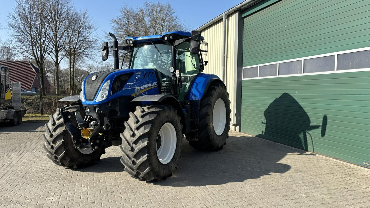 New Holland T 7.210 - Traktors: foto 1 New Holland T 7.210 - Traktors: foto 1