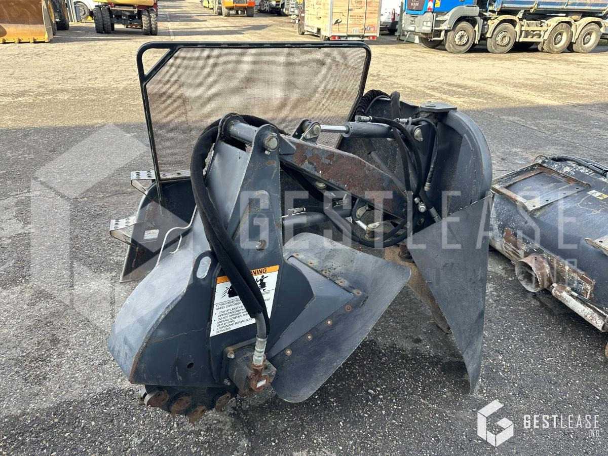BOBCAT SG60 GRINDER ROGNEUSE DE SOUCHE - Celmu smalcinātājs: foto 1 BOBCAT SG60 GRINDER ROGNEUSE DE SOUCHE - Celmu smalcinātājs: foto 1
