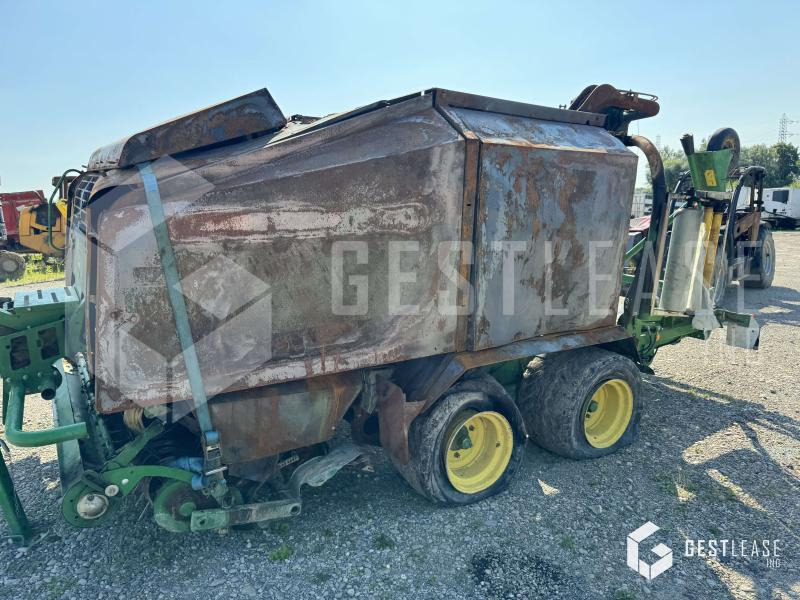 John Deere 744 - Rituļu prese: foto 4 John Deere 744 - Rituļu prese: foto 4