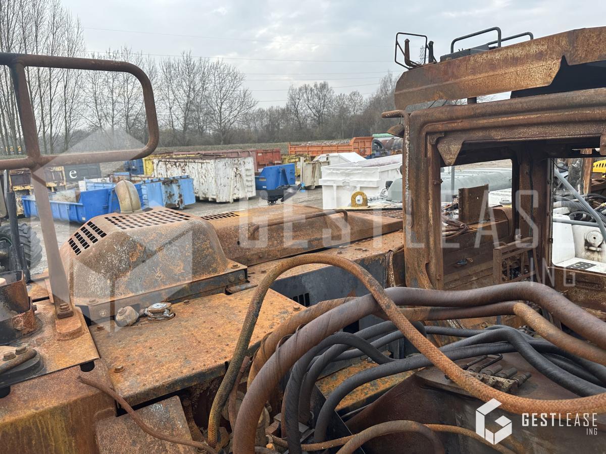 Kāpurķēžu ekskavators Komatsu PC228USLC-10: foto 12