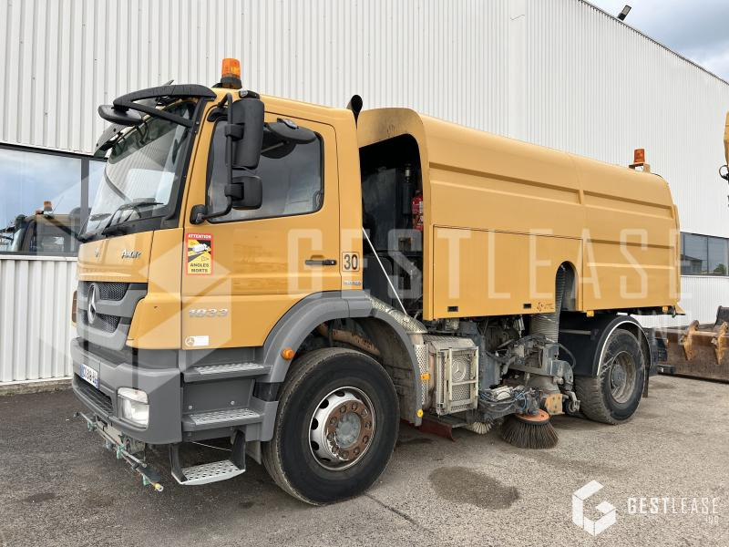 Mercedes AXOR 1833 - Ielu tīrīšanas mašīna: foto 1 Mercedes AXOR 1833 - Ielu tīrīšanas mašīna: foto 1