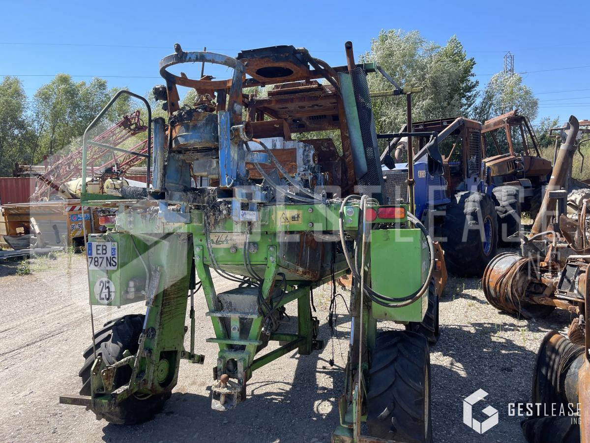 Tecnoma VITIS 480 T - Traktors ar paaugstinātu klīrensu: foto 4 Tecnoma VITIS 480 T - Traktors ar paaugstinātu klīrensu: foto 4