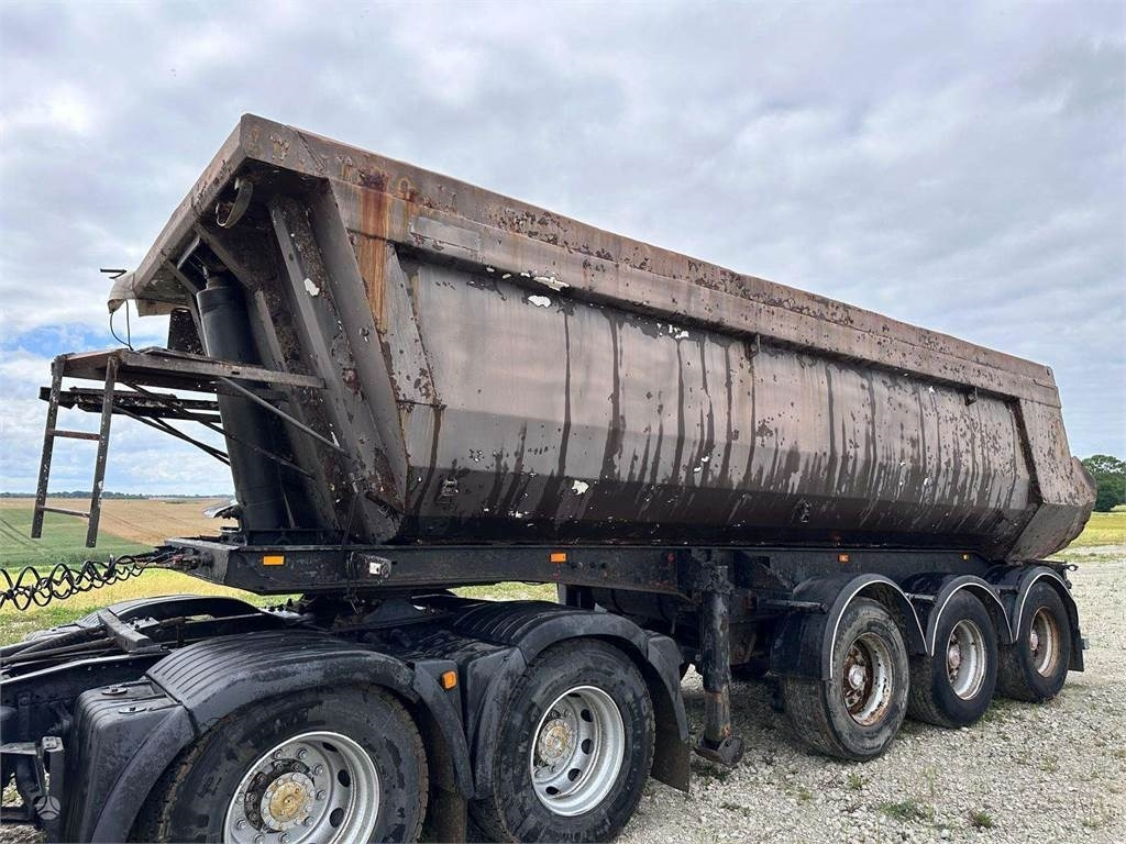 BRENTEX Sk 24 - Piekabe pašizgāzējs: foto 2 BRENTEX Sk 24 - Piekabe pašizgāzējs: foto 2