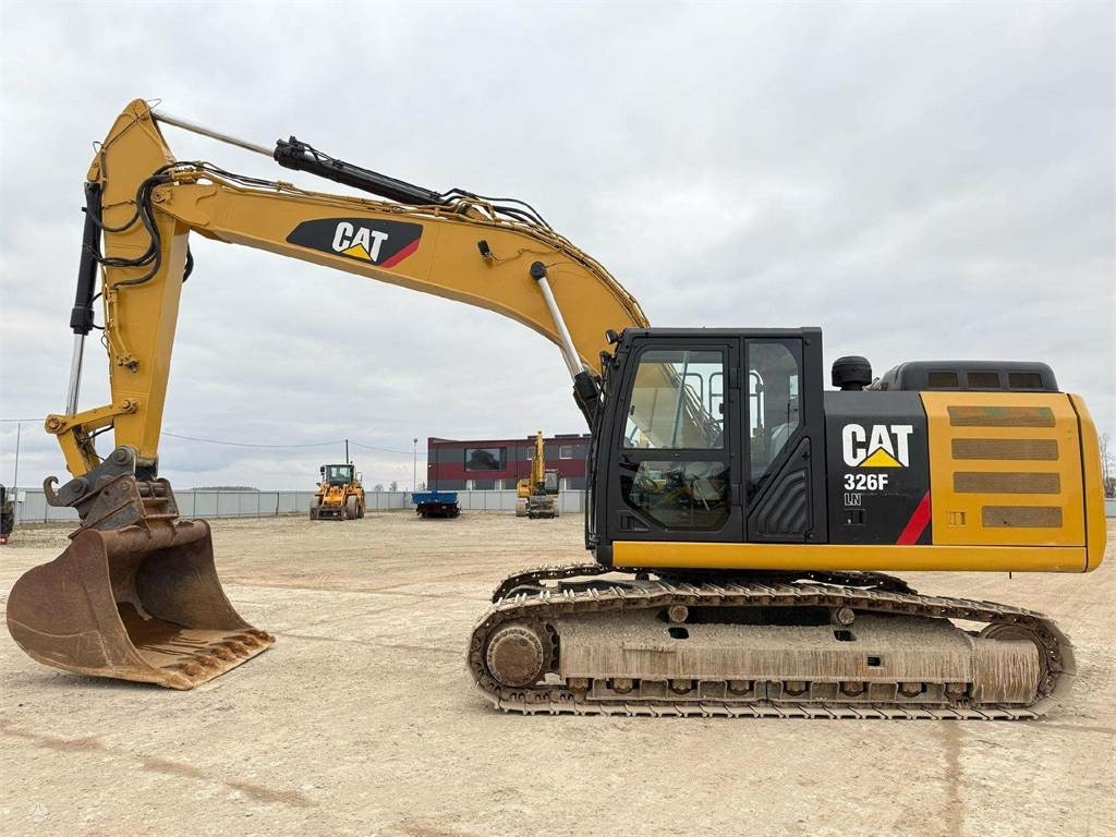 CAT 326 FLN, 2.5 m3 - Kāpurķēžu ekskavators: foto 2 CAT 326 FLN, 2.5 m3 - Kāpurķēžu ekskavators: foto 2