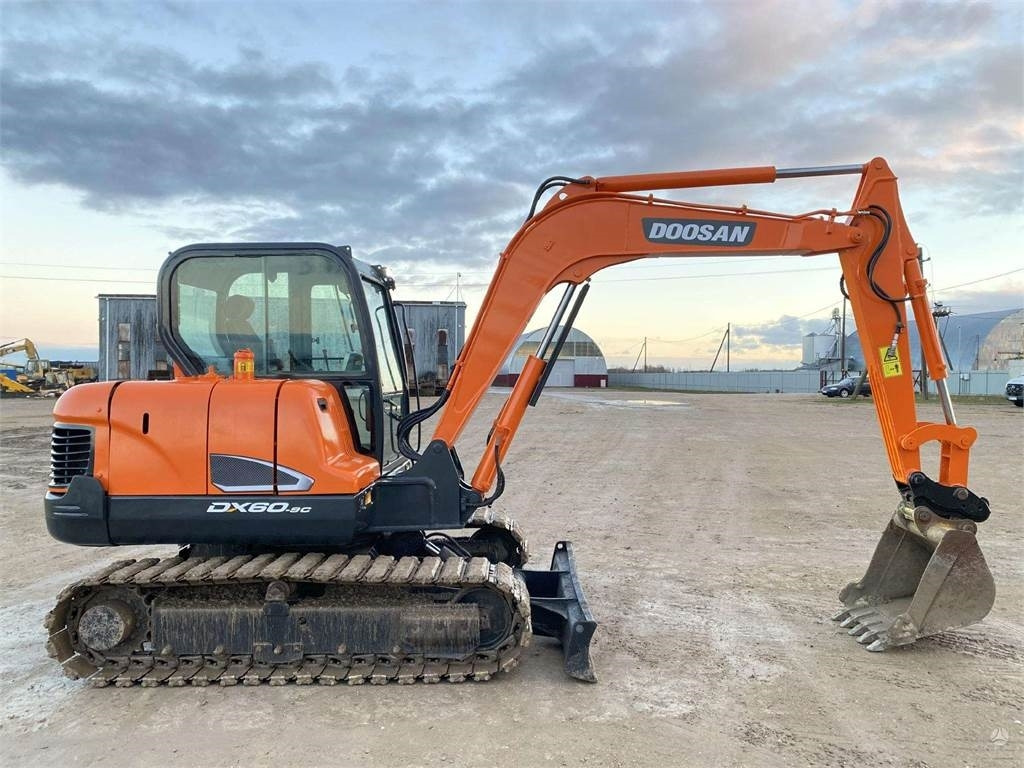 Doosan DX 60 C - Mini-ekskavators: foto 3 Doosan DX 60 C - Mini-ekskavators: foto 3