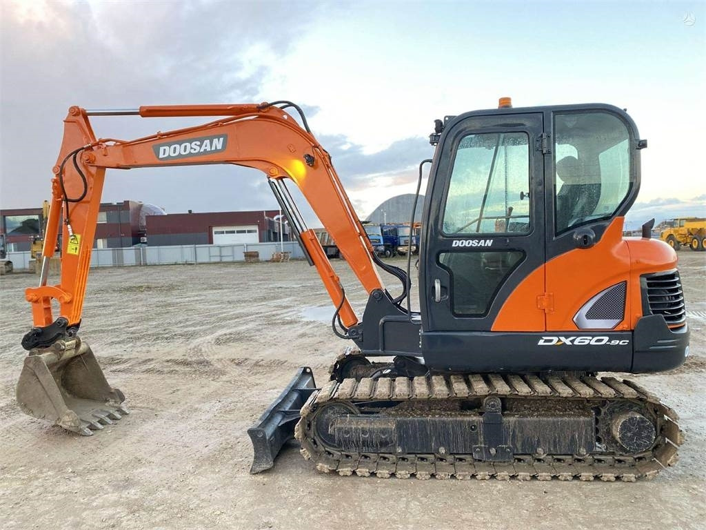 Doosan DX 60 C - Mini-ekskavators: foto 2 Doosan DX 60 C - Mini-ekskavators: foto 2