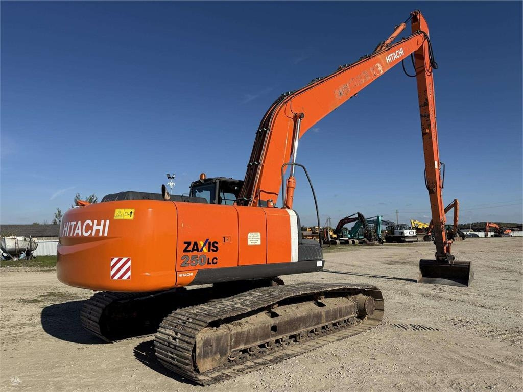 Hitachi ZX 250 LC-3 , 21 M , 800 mm - Kāpurķēžu ekskavators: foto 4 Hitachi ZX 250 LC-3 , 21 M , 800 mm - Kāpurķēžu ekskavators: foto 4
