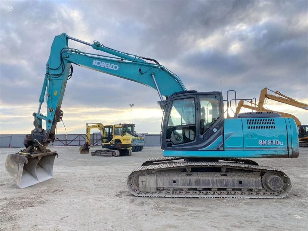 Kobelco SK 210 LC-9 - Kāpurķēžu ekskavators: foto 2 Kobelco SK 210 LC-9 - Kāpurķēžu ekskavators: foto 2