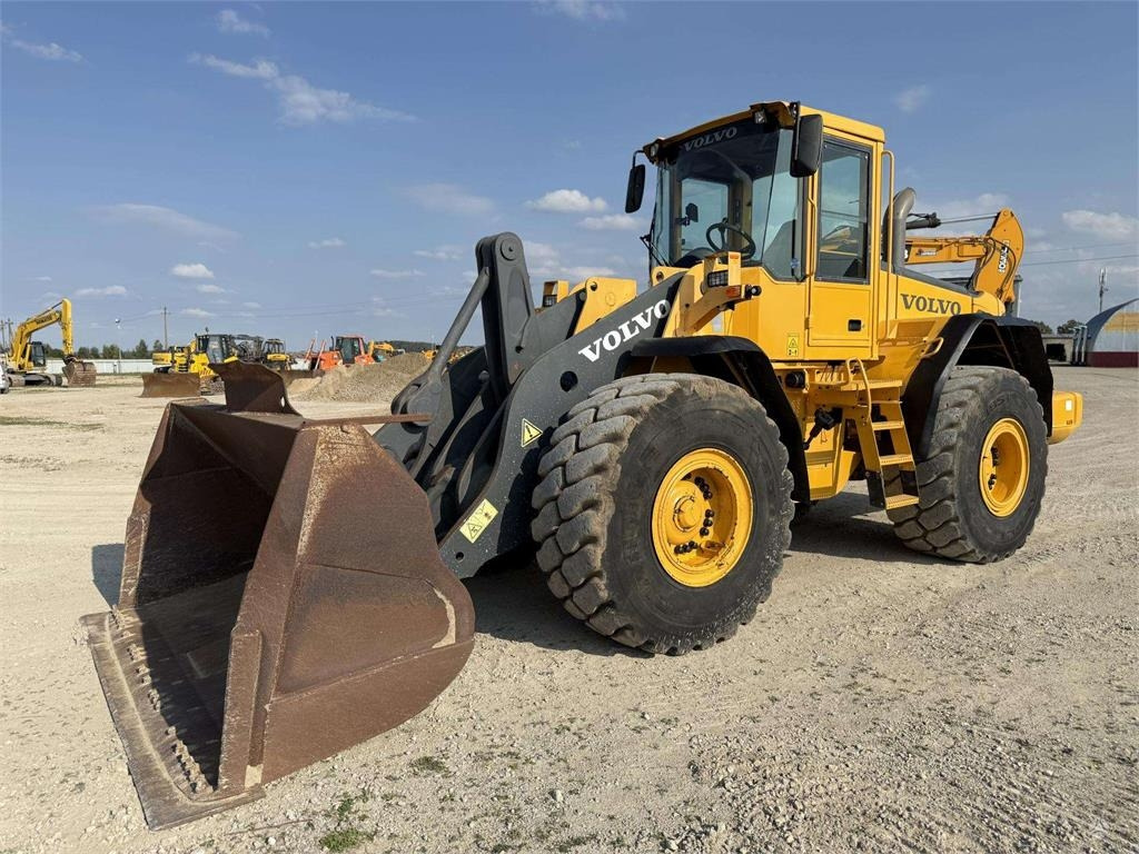 Volvo L 110 E - Riteņu iekrāvējs: foto 1 Volvo L 110 E - Riteņu iekrāvējs: foto 1