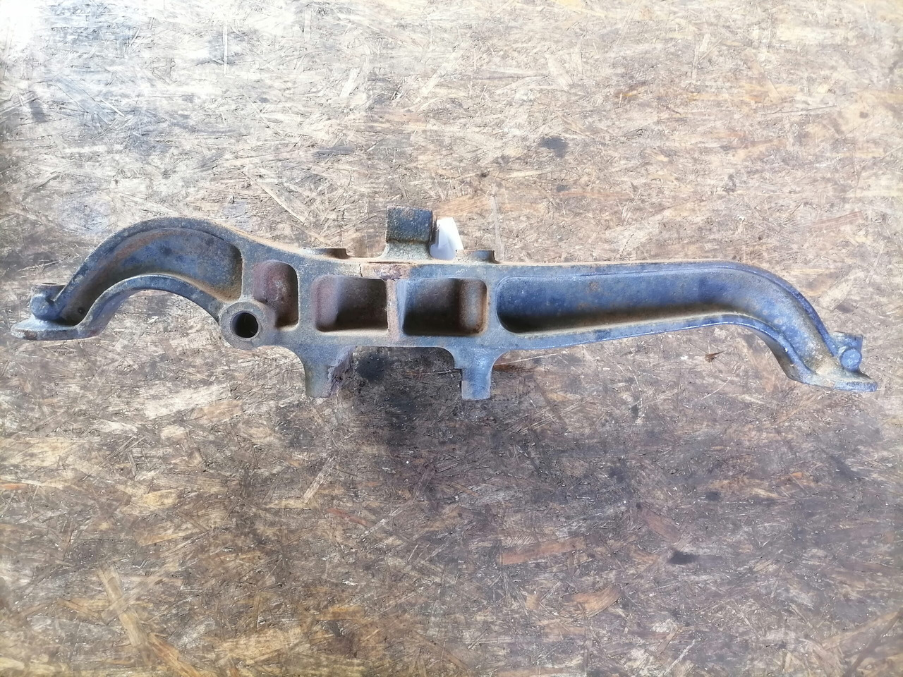 MAN Air suspension bracket 81436303169 - Asis un rezerves daļas - Kravas automašīna: foto 3 MAN Air suspension bracket 81436303169 - Asis un rezerves daļas - Kravas automašīna: foto 3