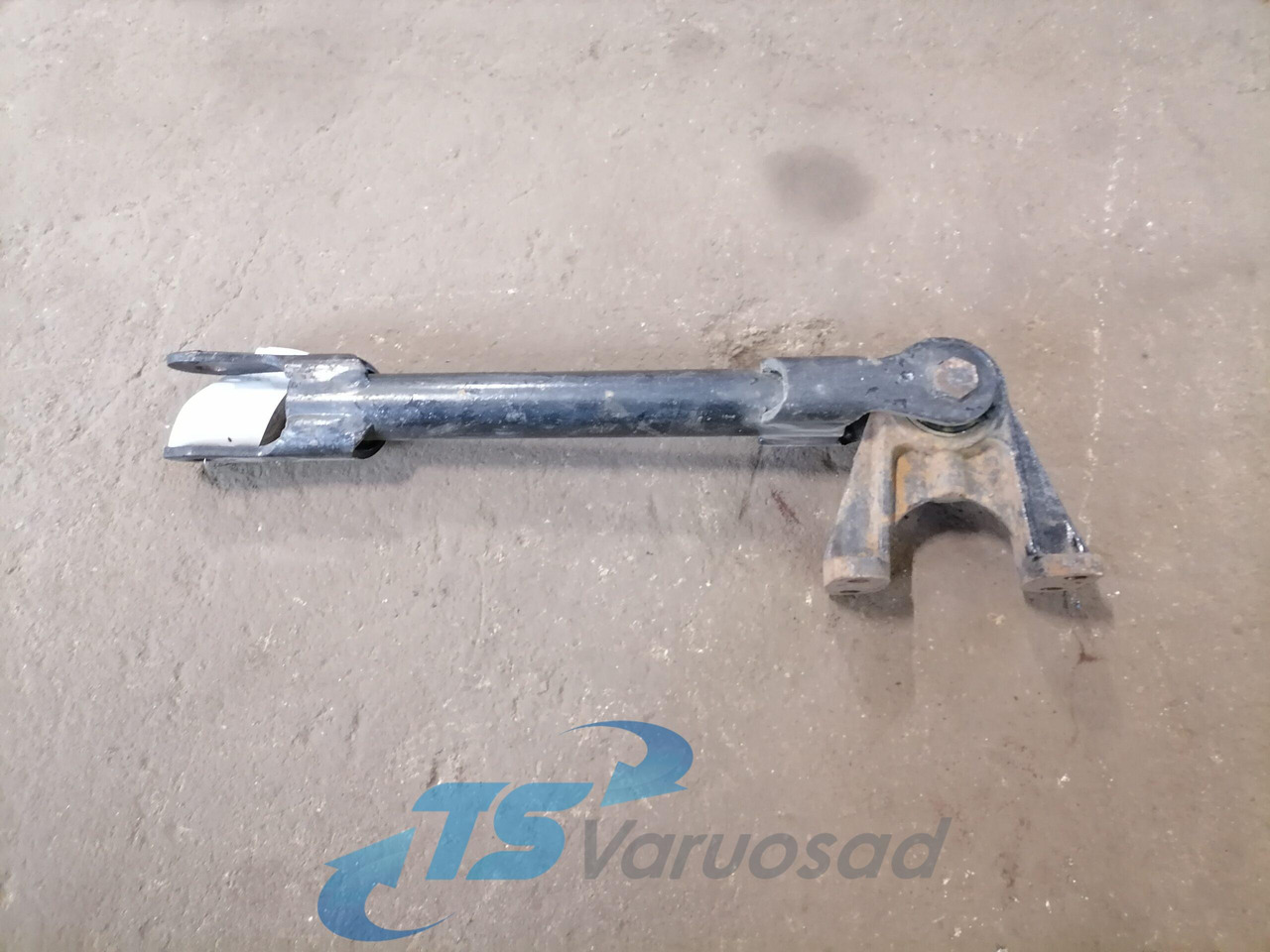 MAN Anti roll bar bracket 81437185118 - Stabilizators - Kravas automašīna: foto 1 MAN Anti roll bar bracket 81437185118 - Stabilizators - Kravas automašīna: foto 1
