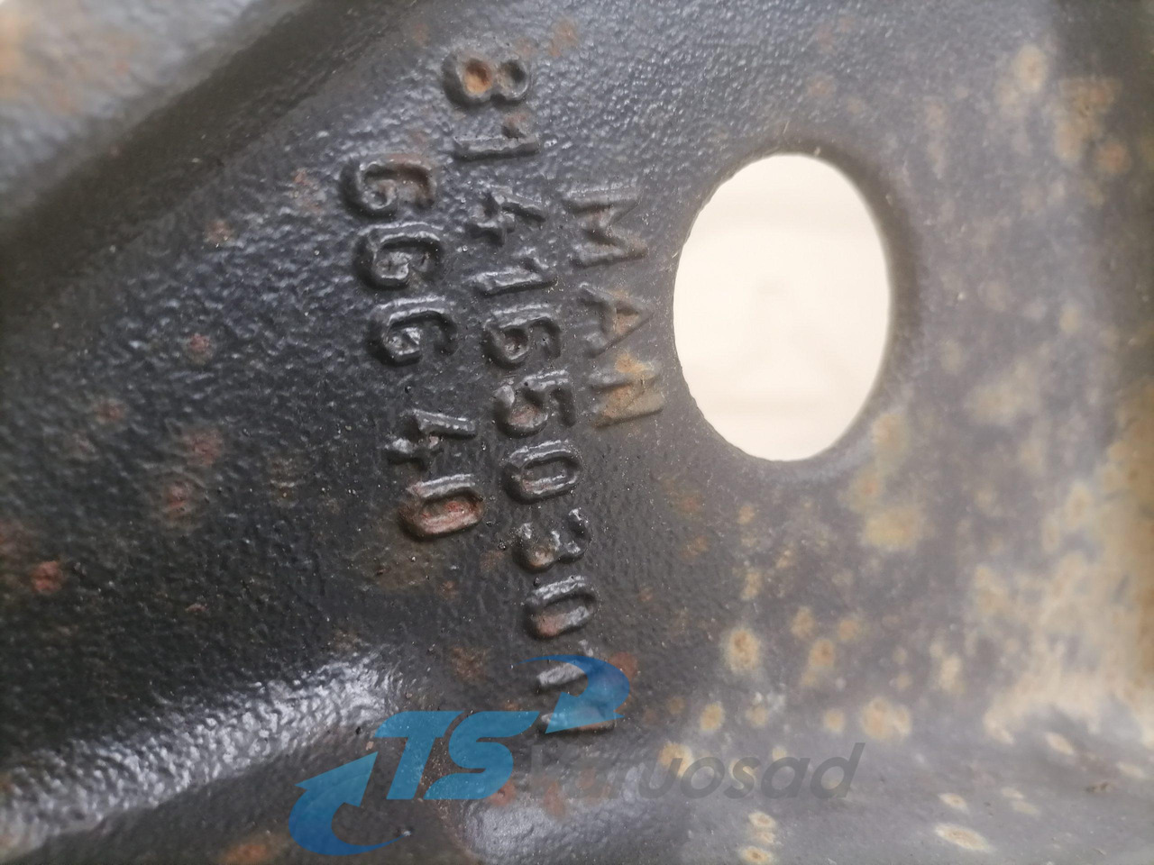 MAN Bummmmper bracket 81416503017 - Buferis - Kravas automašīna: foto 2 MAN Bummmmper bracket 81416503017 - Buferis - Kravas automašīna: foto 2